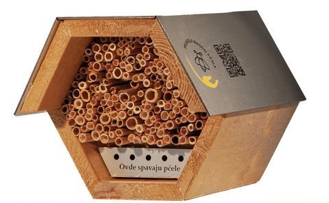 142488 beehotel 697805